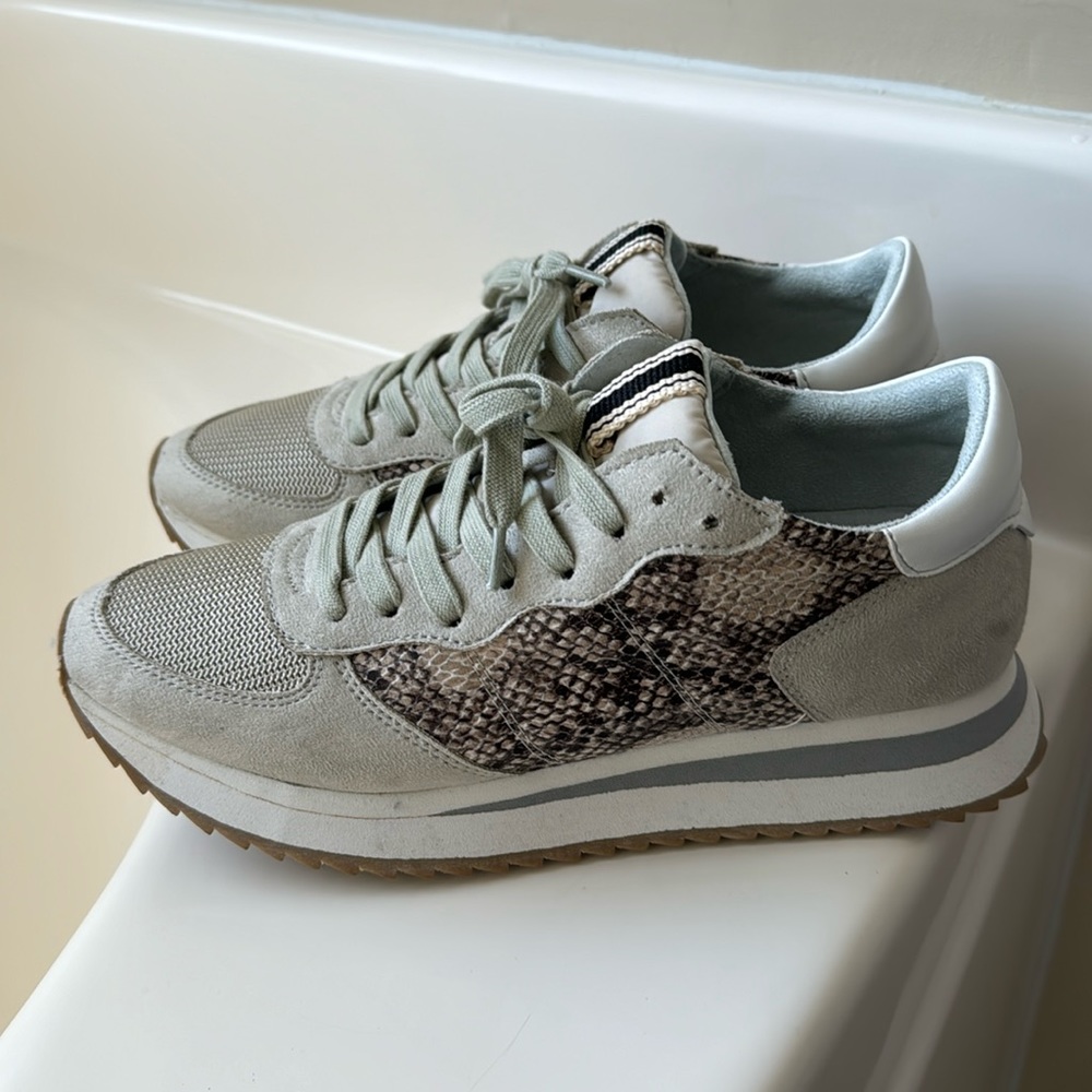 Shu Shop Tan and black snake skin shoe
